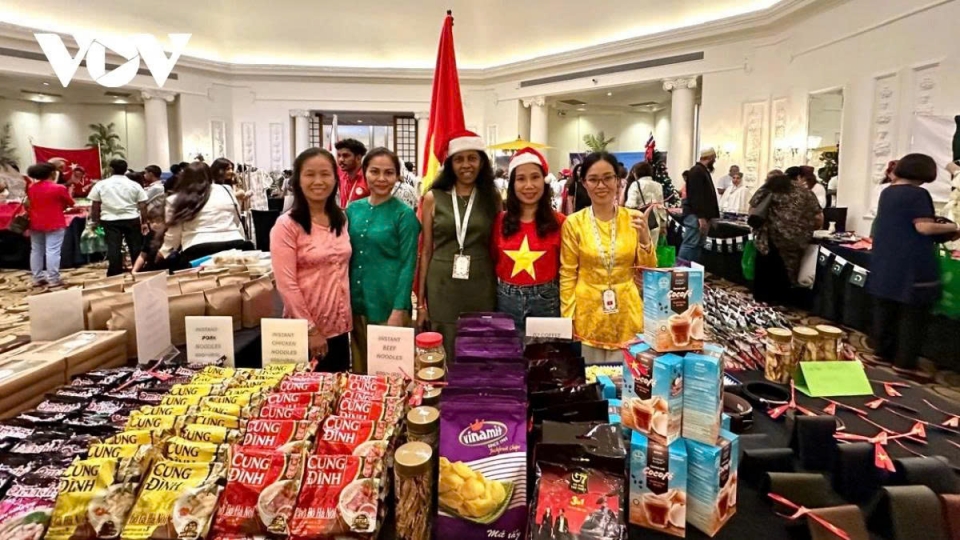 Vietnamese booth impresses visitors at Sri Lanka international charity bazaar